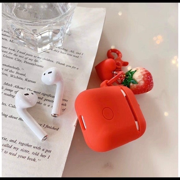 STRAWBERRY AirPods Case with Charm Keychain - Picture 4 of 6